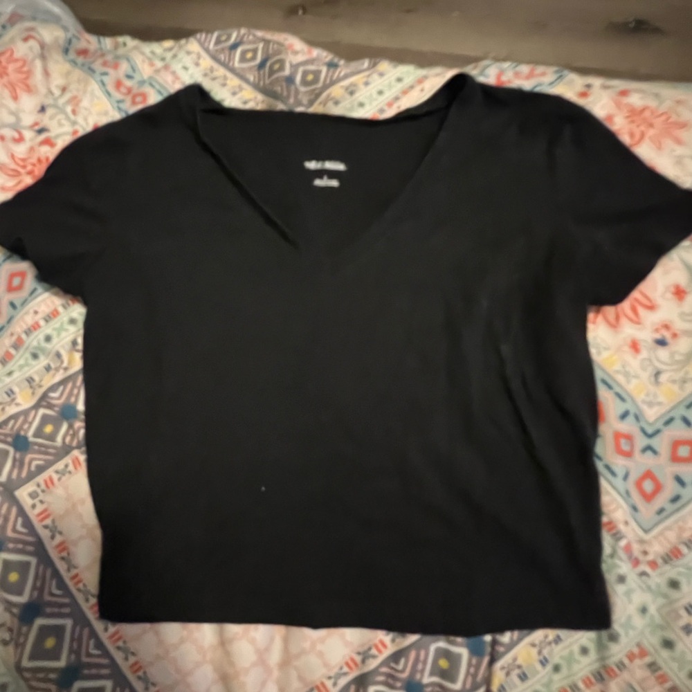 black cropped v neck